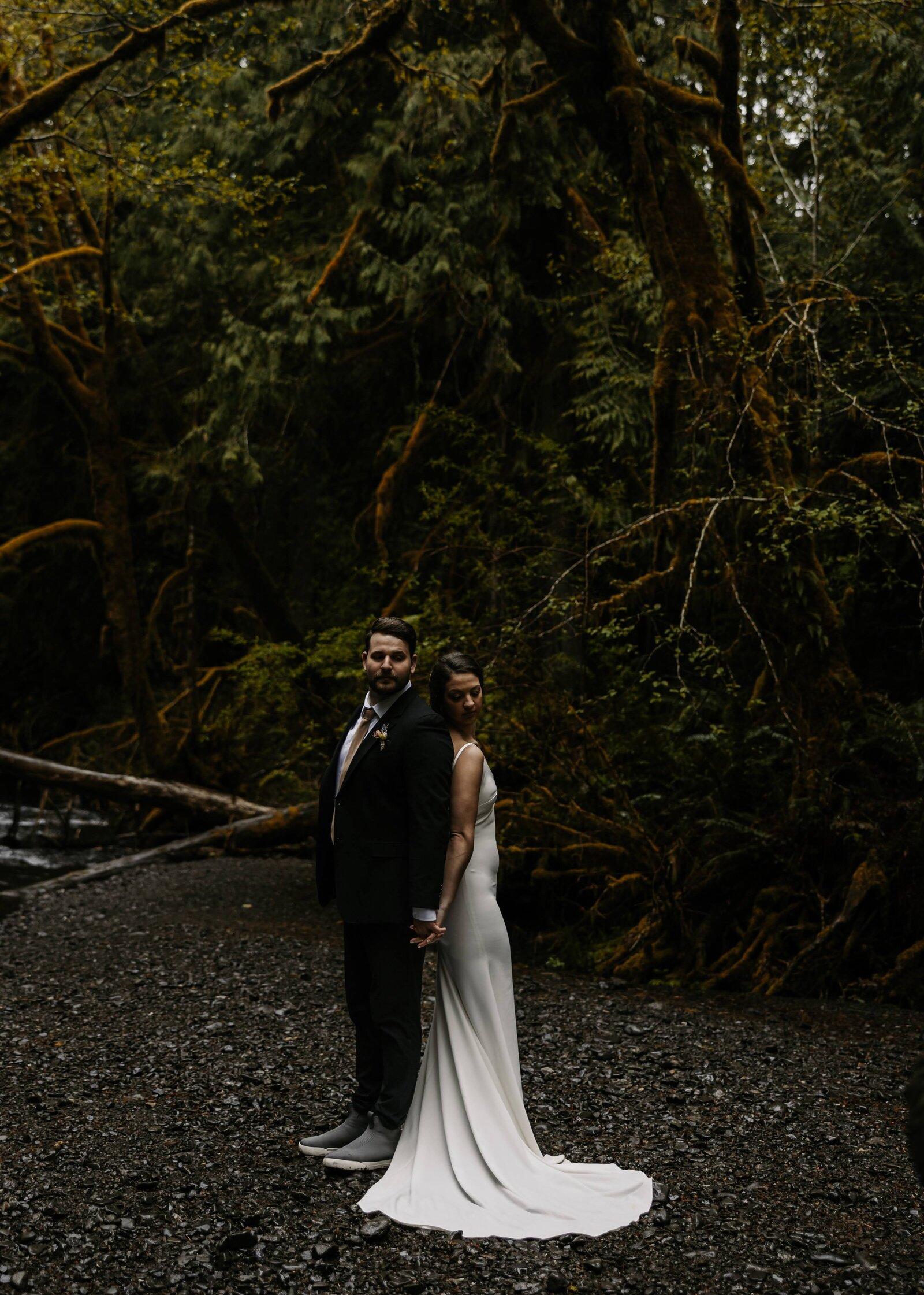 vancouver island adventure hiking elopement photographer danielle boulger photography