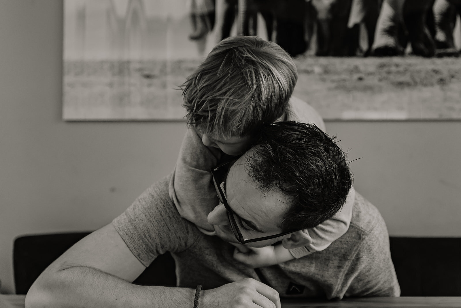 gezinsfotoshoot fotoshoot gezin gezinsfotografie gezinsfotograaf gezinsfotoshoot eindhoven gezinsshoot zwangerschap gezinsshoot buiten spontane gezinsfoto'a slledaags geluk