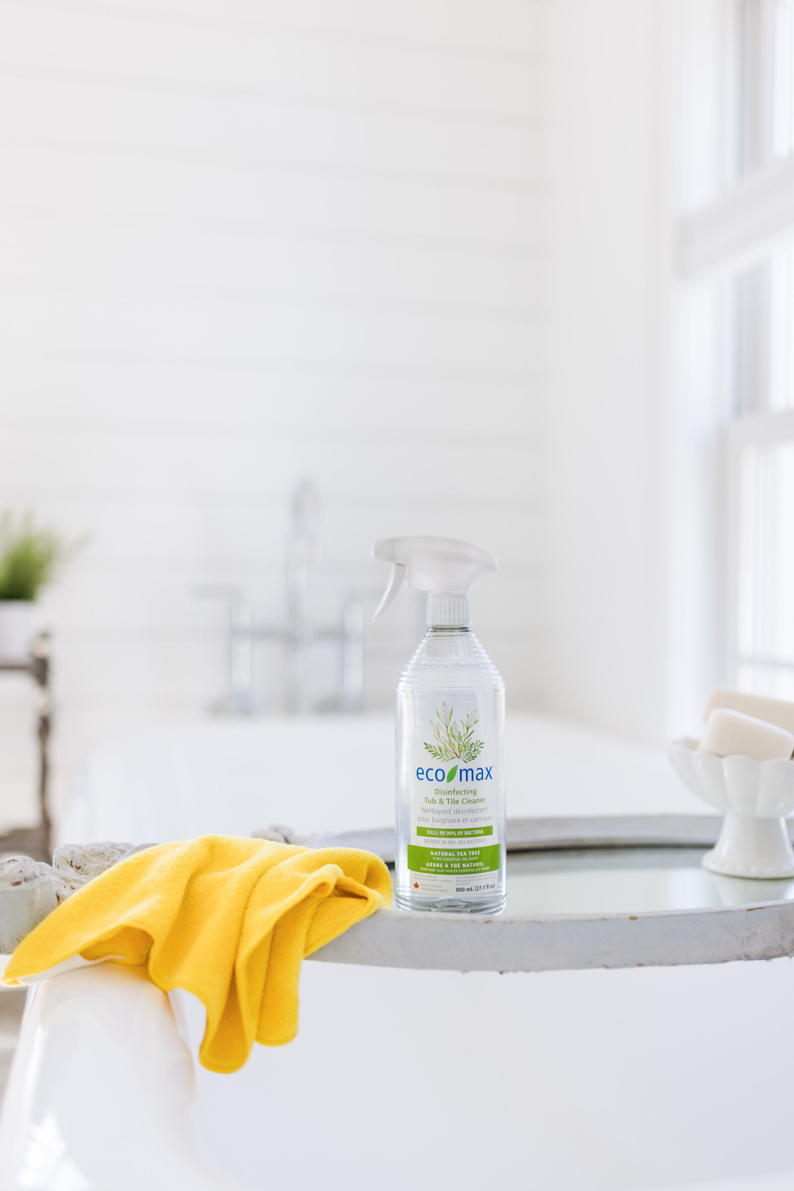 Eco-Max . Bathroom Cleaner Product Photography-7