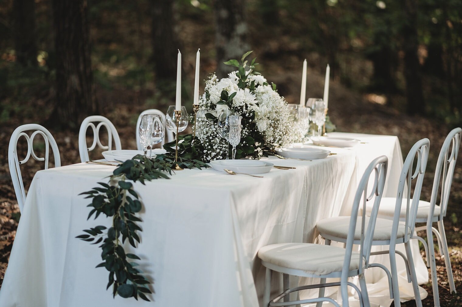 elegant dinner party in the woods02