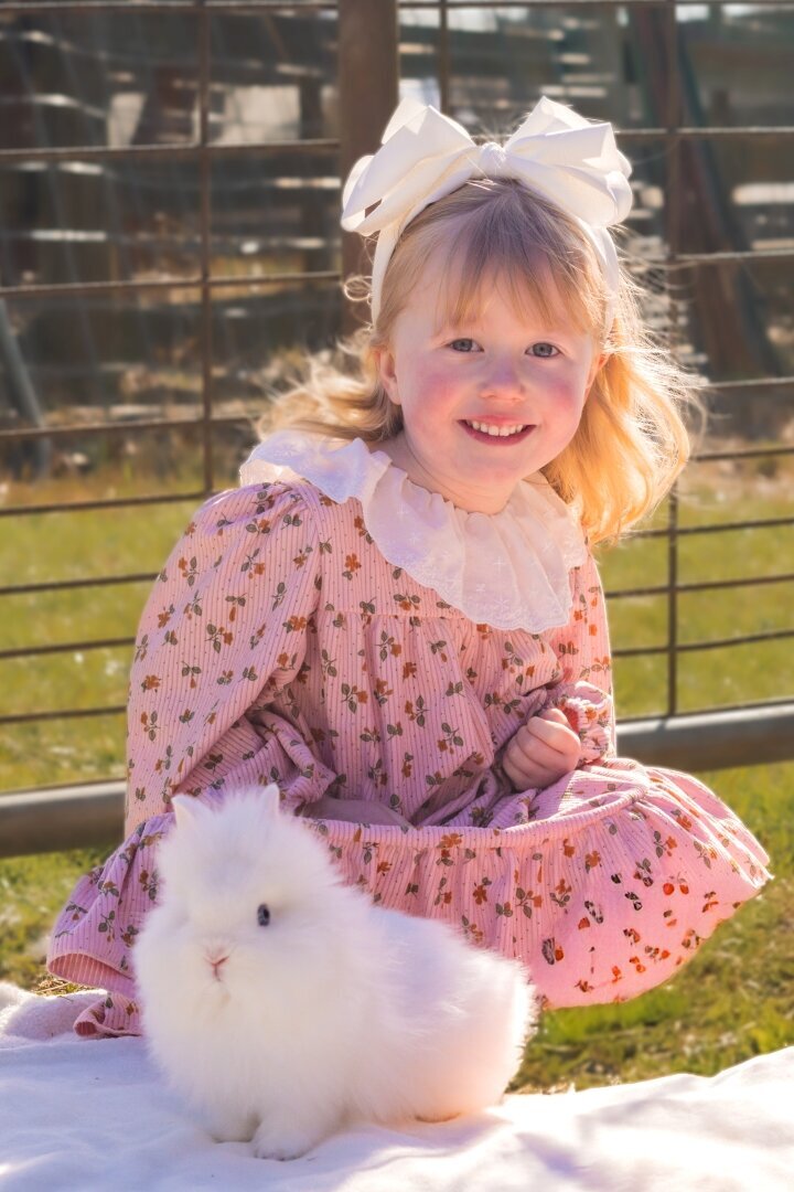 Kids_with_rabbits