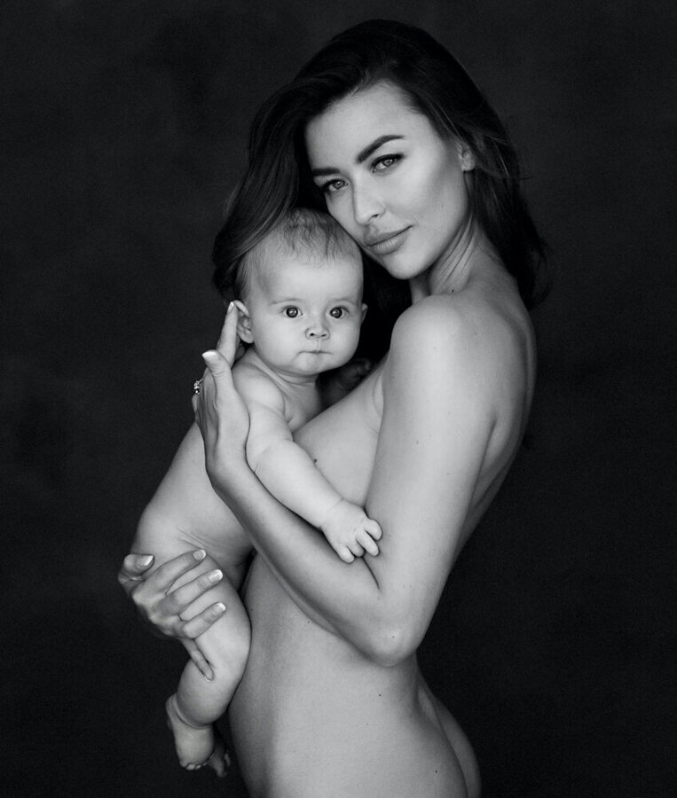 Mommy and me, motherhood photography by Lola Melani-17