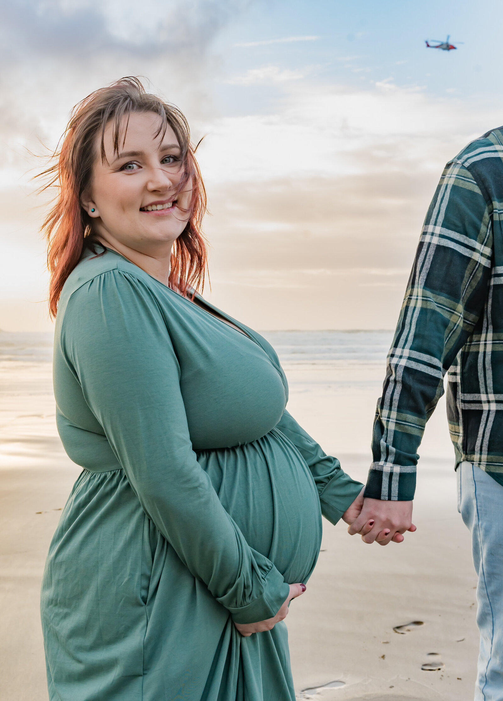 Maternity Photographer in Lincoln City, Oregon 