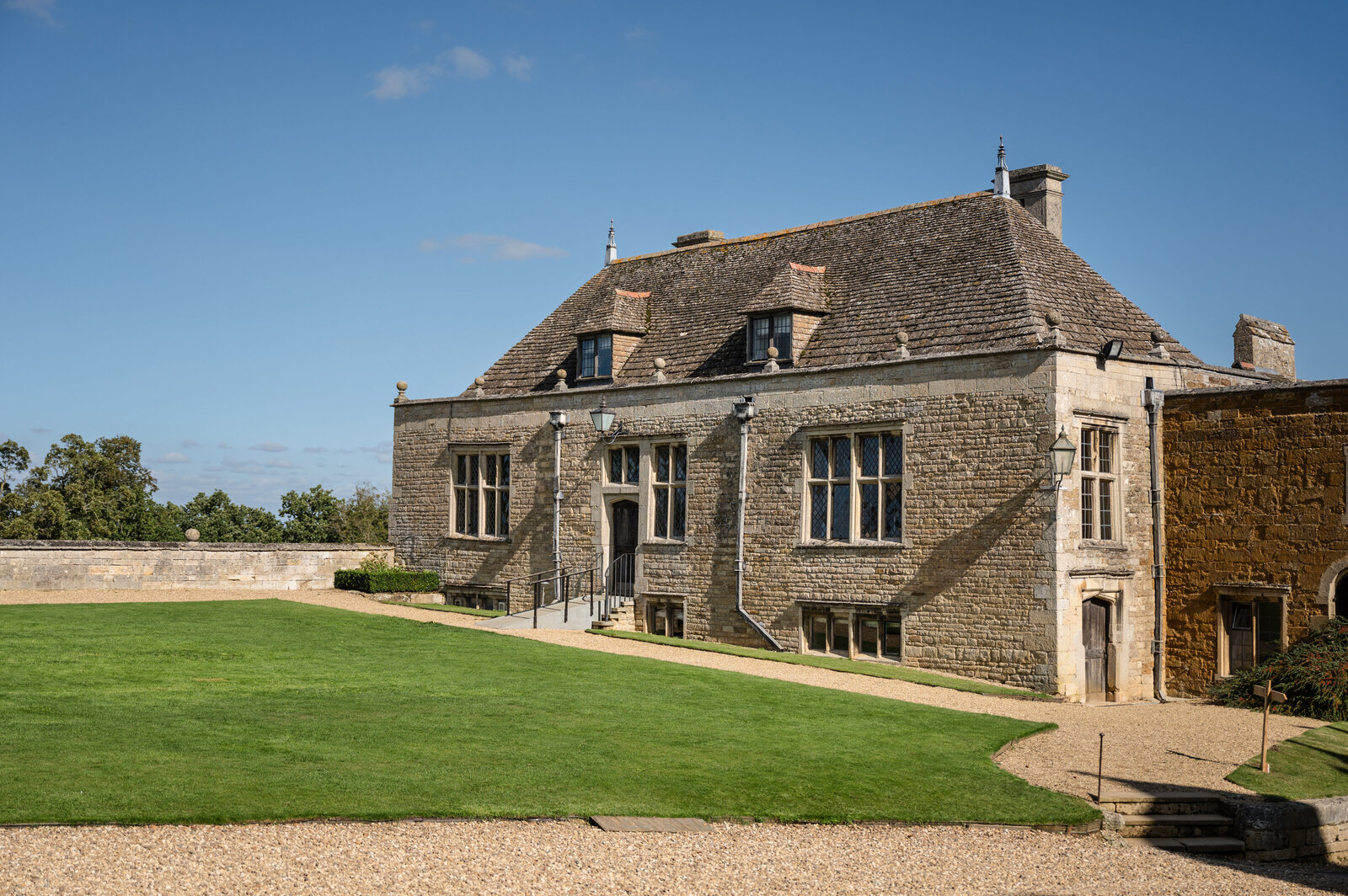 Rockingham-Castle-wedding-photography-1016