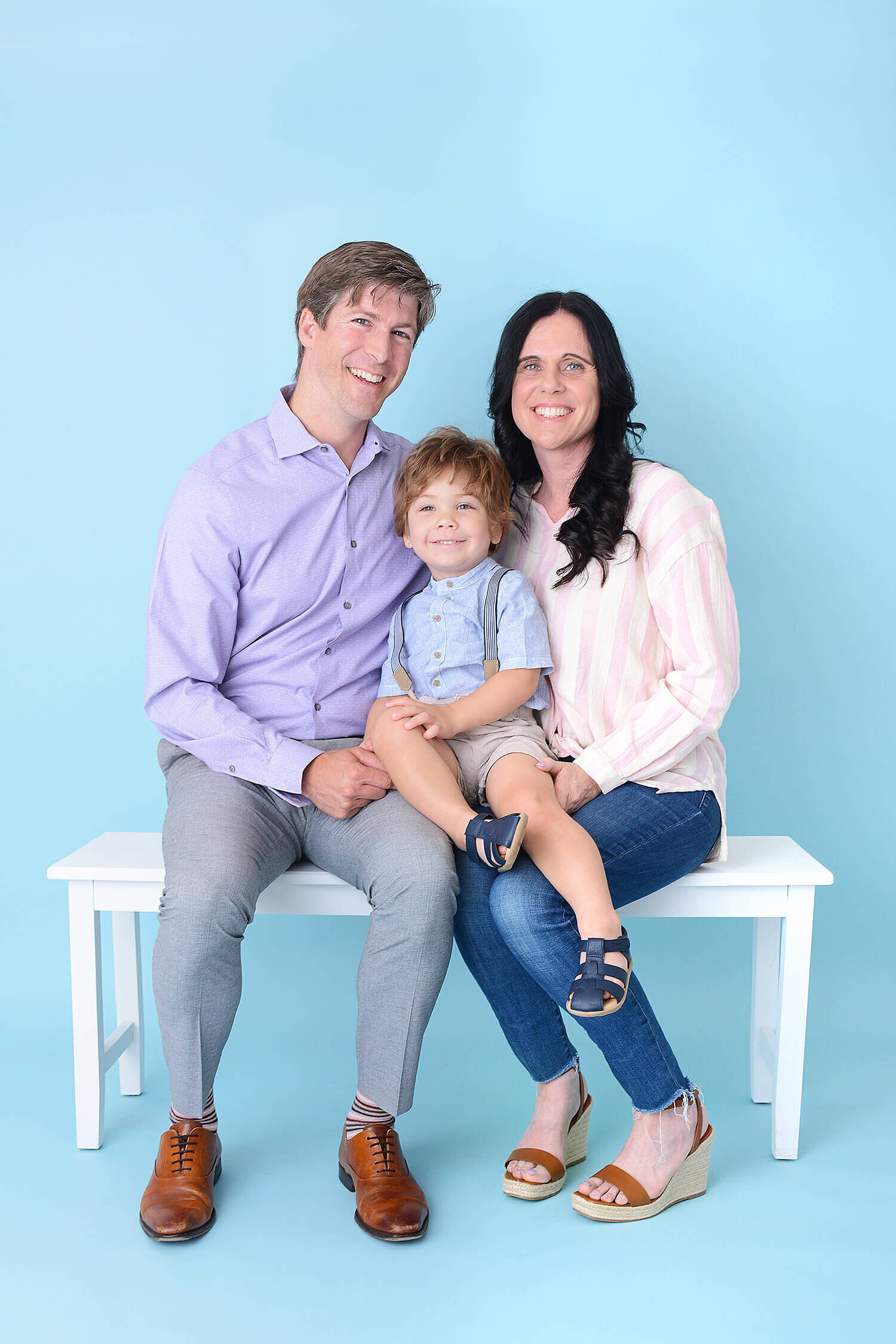 family photoshoot in houston with a blue background