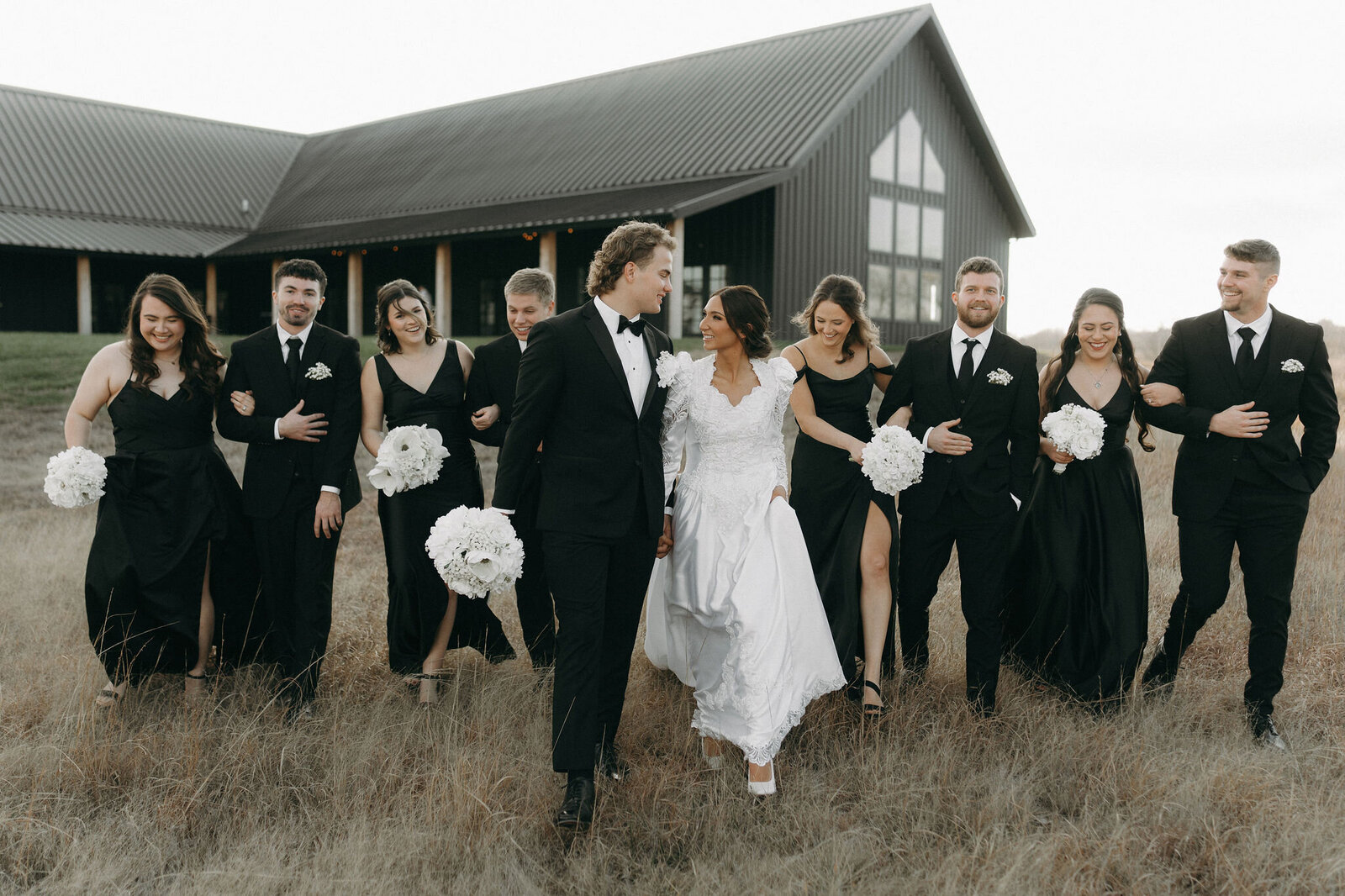 wichita-kansas-oak-hollow-winfield-venue-wedding-photographer-shelby-laine-34 (1)
