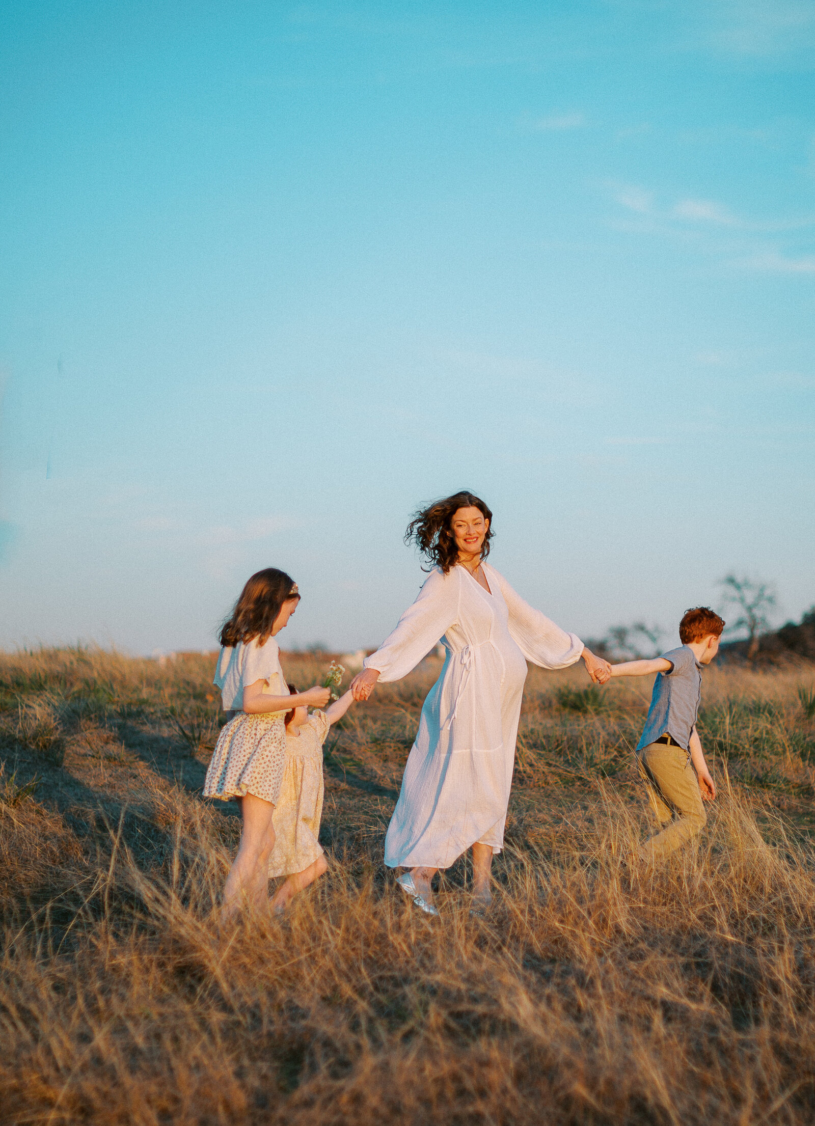 Maternity and family photographer in Dallas