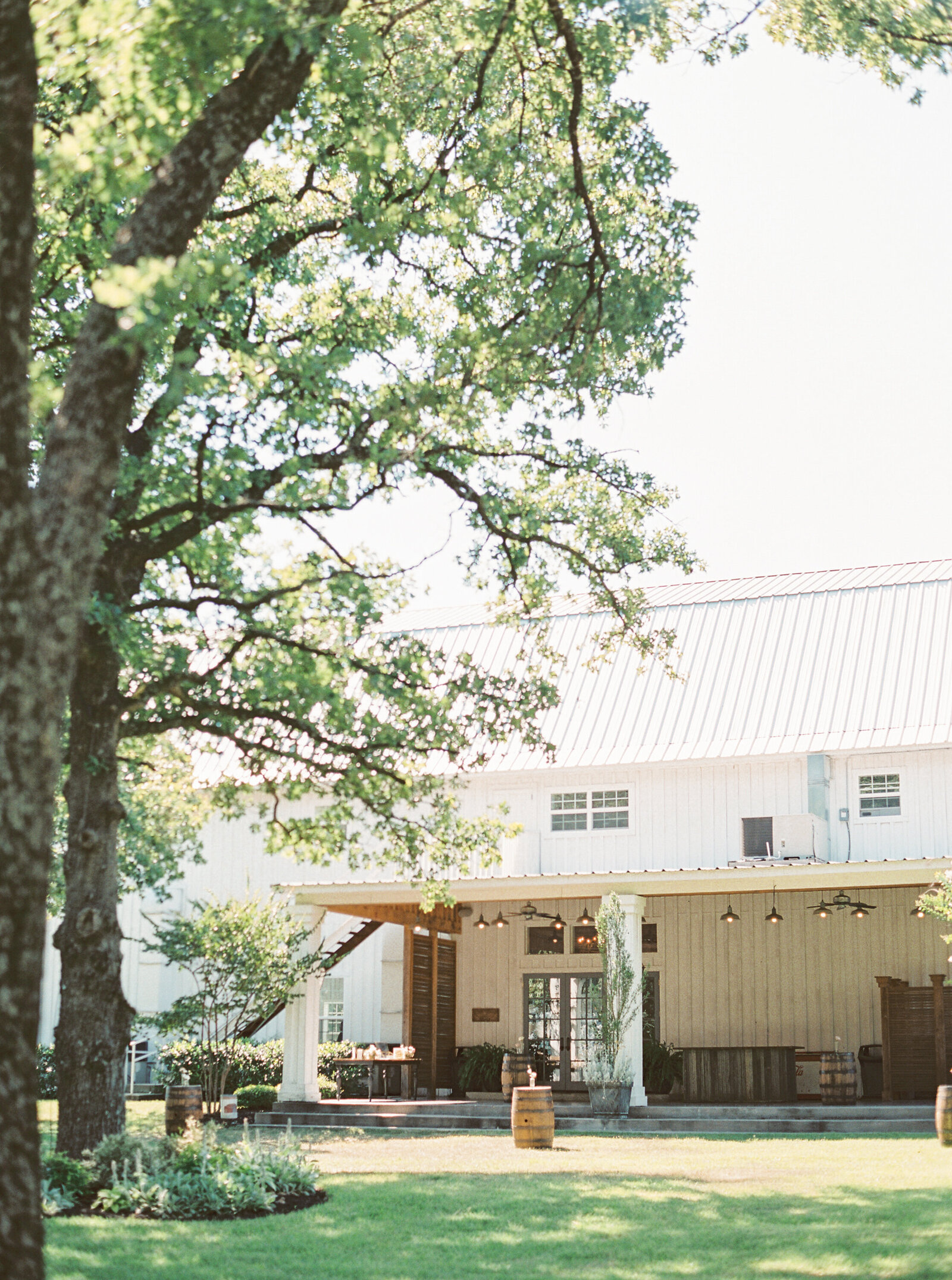 White Sparrow Barn_Lindsay and Scott_Madeline Trent Photography-0131