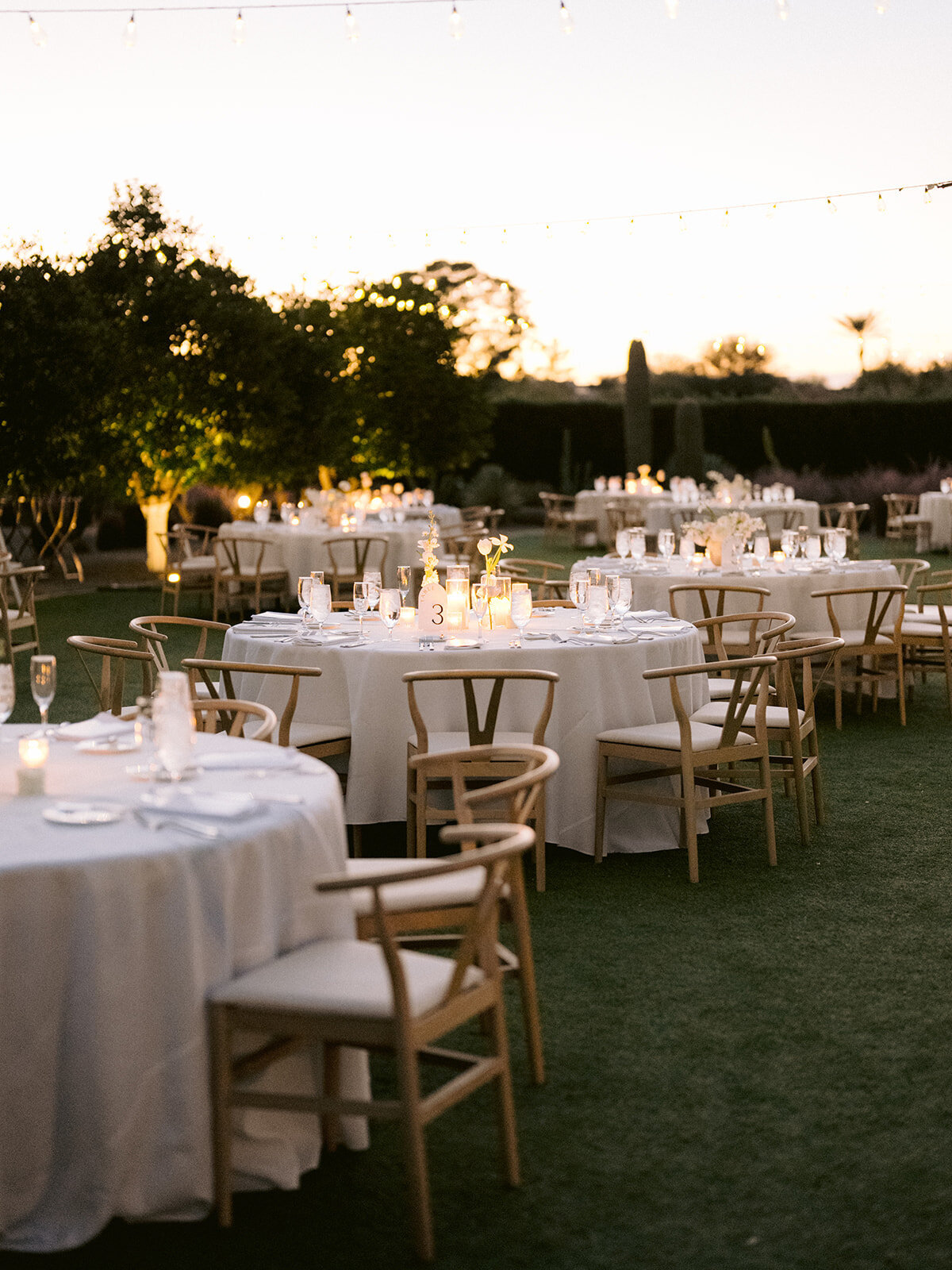 round-reception-tables-white-linen-andaz-scottsdale-florists