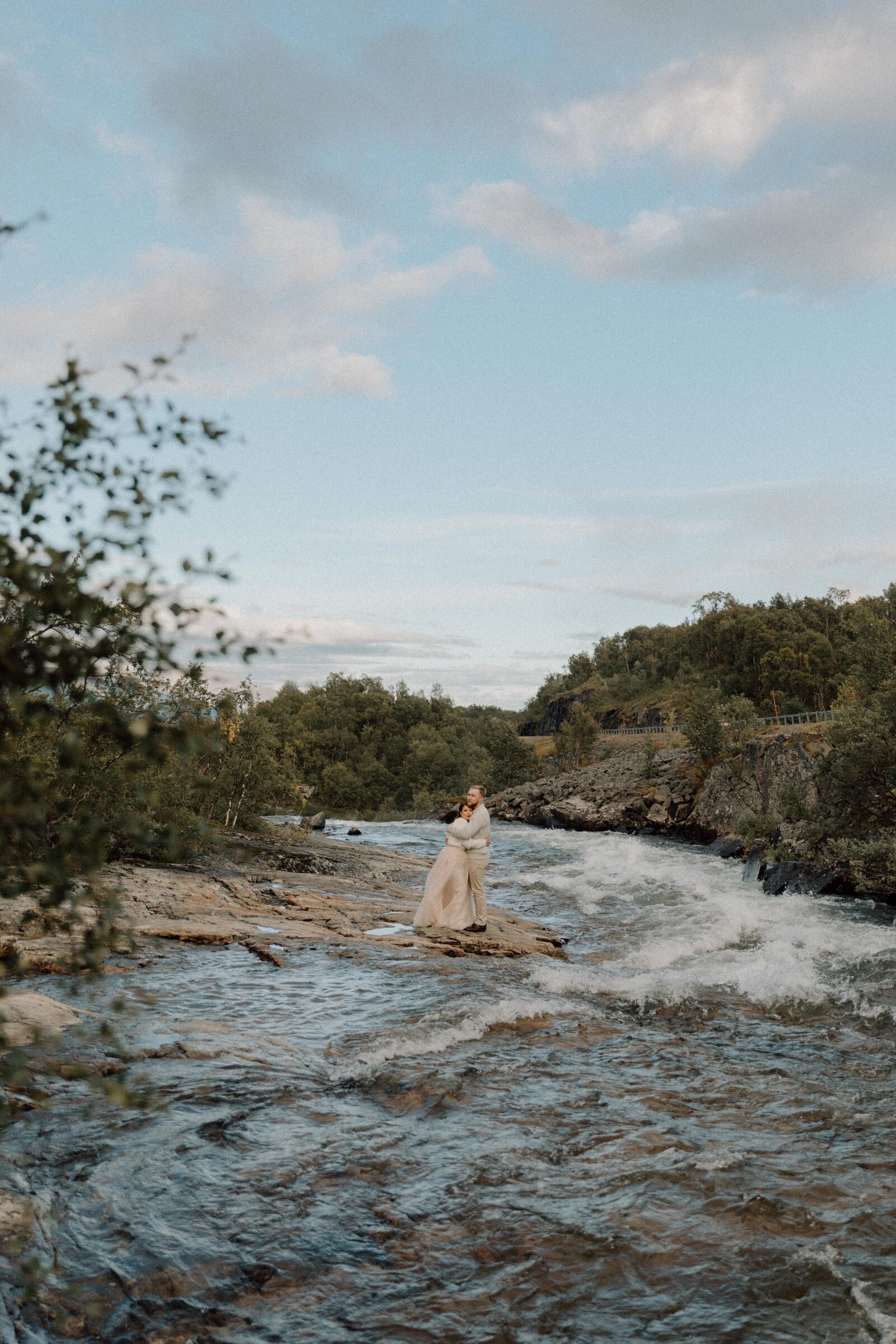 autumn-wedding-kiruna-lapland-photographer-elopement-björkliden-bröllop-bröllopsfotograf_7