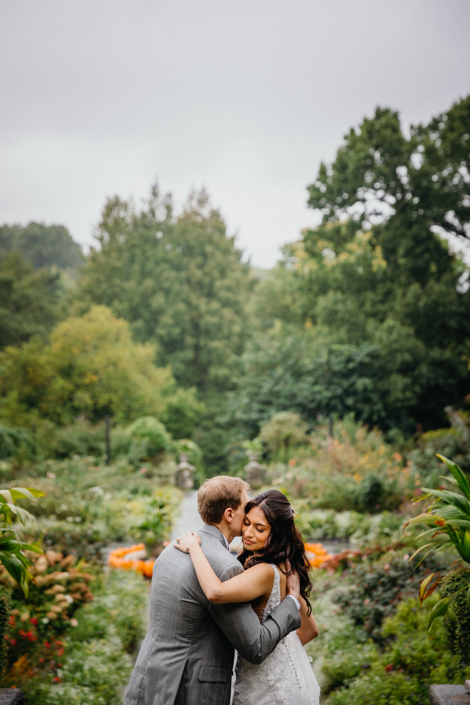 rainy morris arboretum wedding portraits