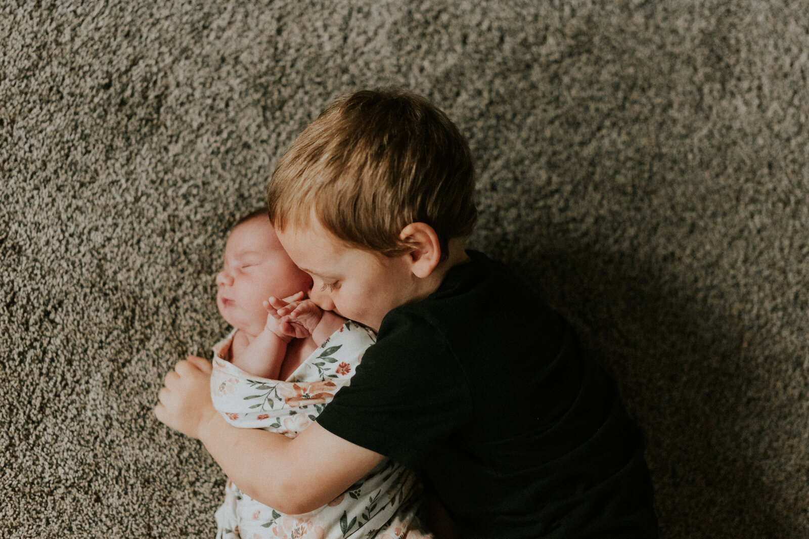 Wrap your newborn in timeless comfort in the Twin Cities. Shannon Kathleen Photography brings sessions to your St. Paul or Minneapolis home. Secure your spot for precious memories