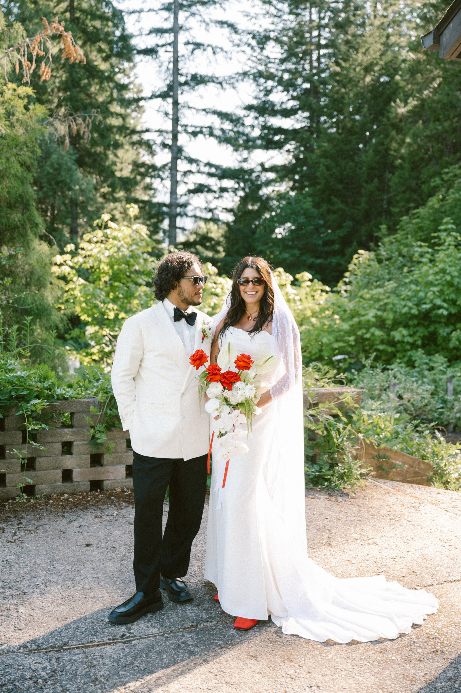 stay-away-wedding-mckenzie-river-oregon-leann-erik-626