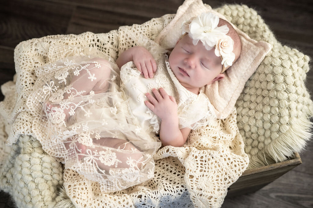 DEL0812NEWBORNSTUDIOSESSION-23