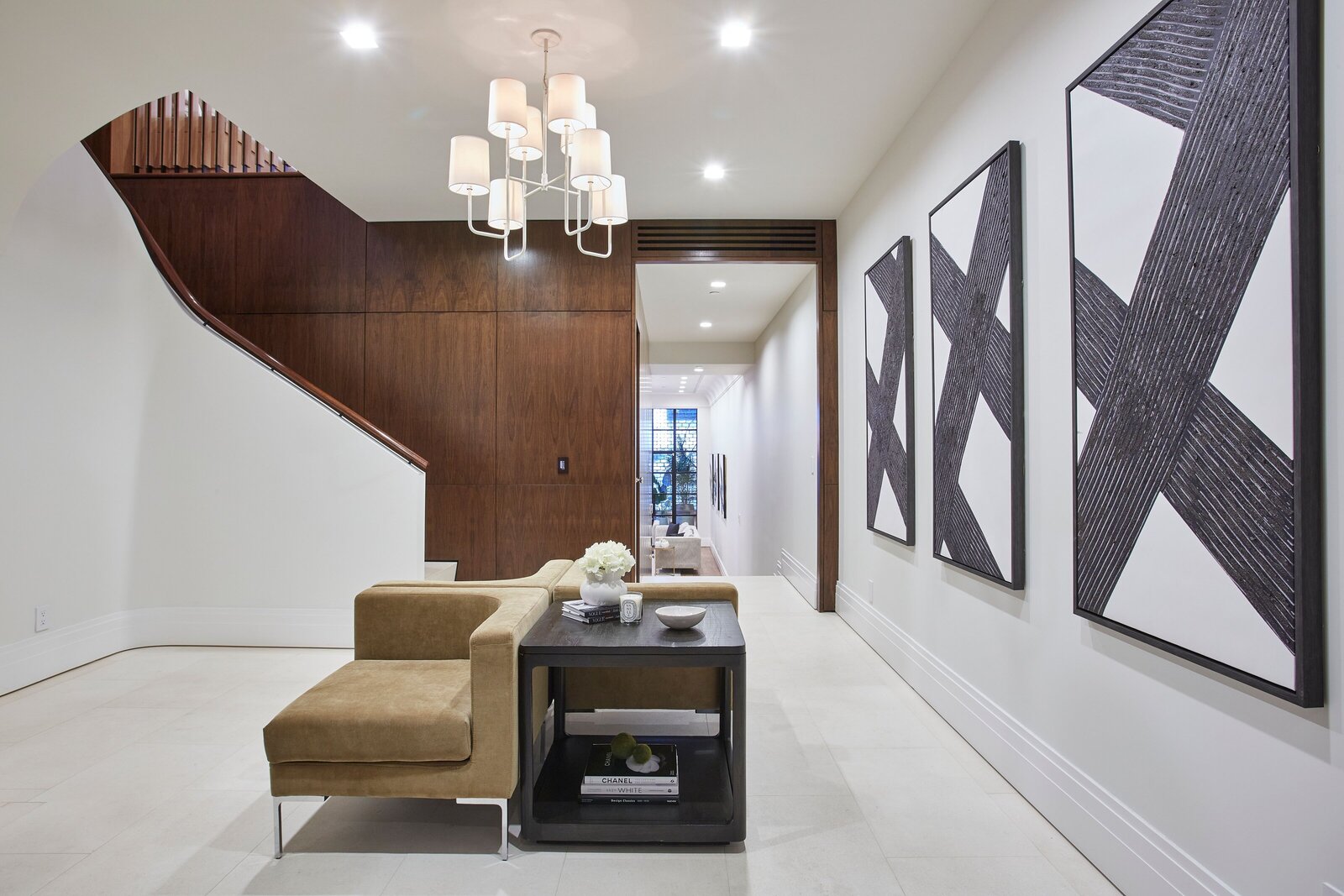 Luxury foyer entrance design into NYC Townhouse by Brianna Scott Interiors