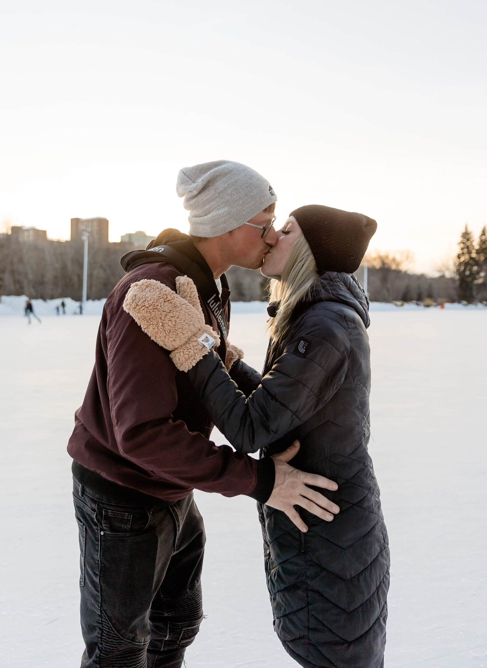 edmonton couples winter skating dani alyssa photography (2)
