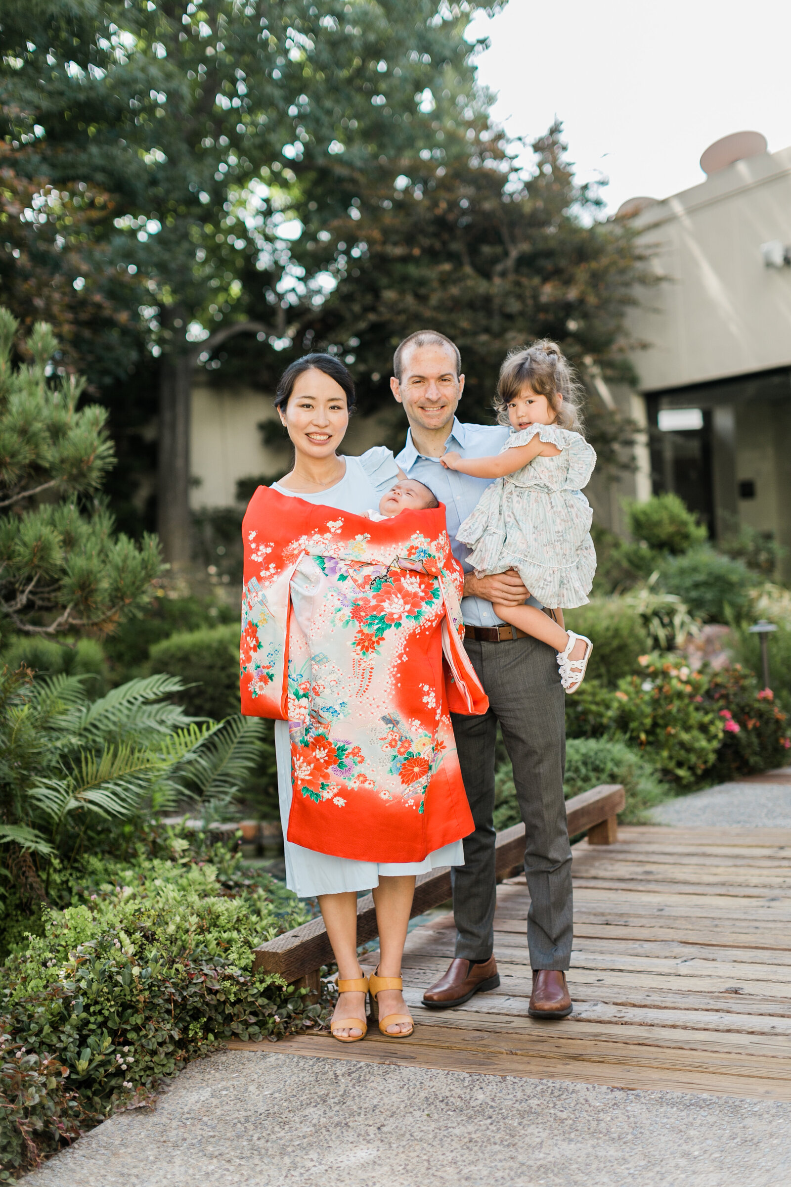 Hatsumairi family portrait in temple garden at Koyasan Buddhist Temple Los Angeles | 初参り 家族写真 庭園 高野山米国別院