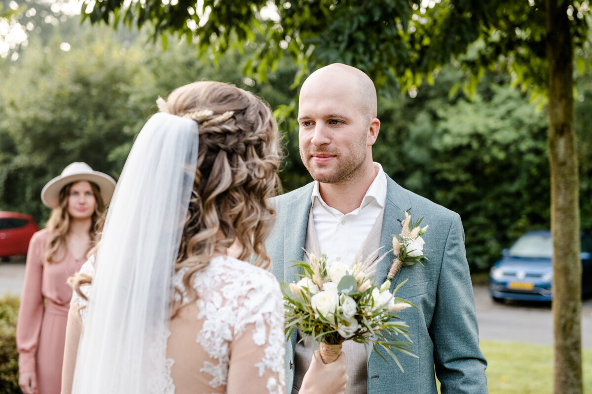 Country bruiloft, boerderij bruiloft, trouwen in Friesland, bruidsfotograaf, trouwfotograaf (36)