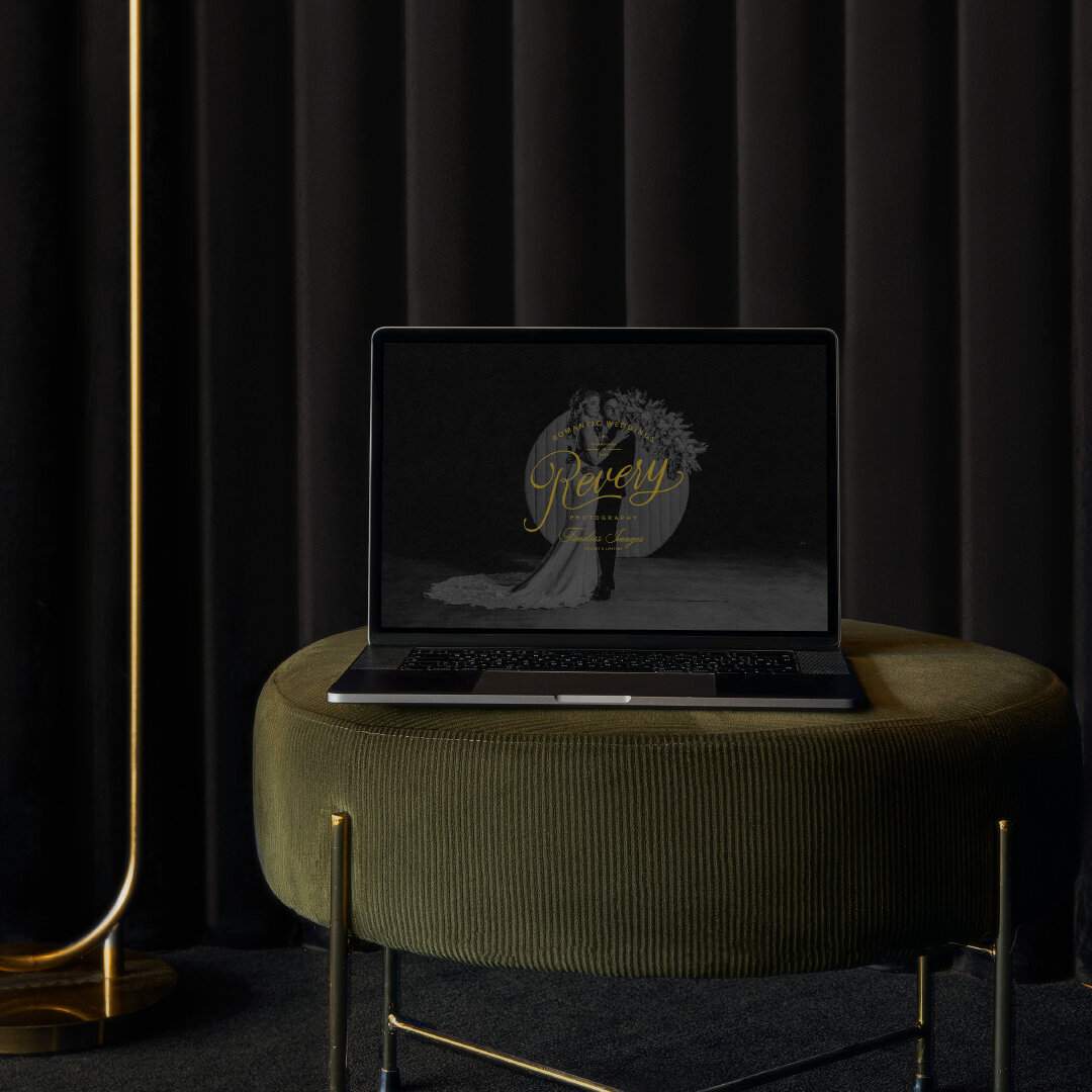 Revery Mockup Laptop-100