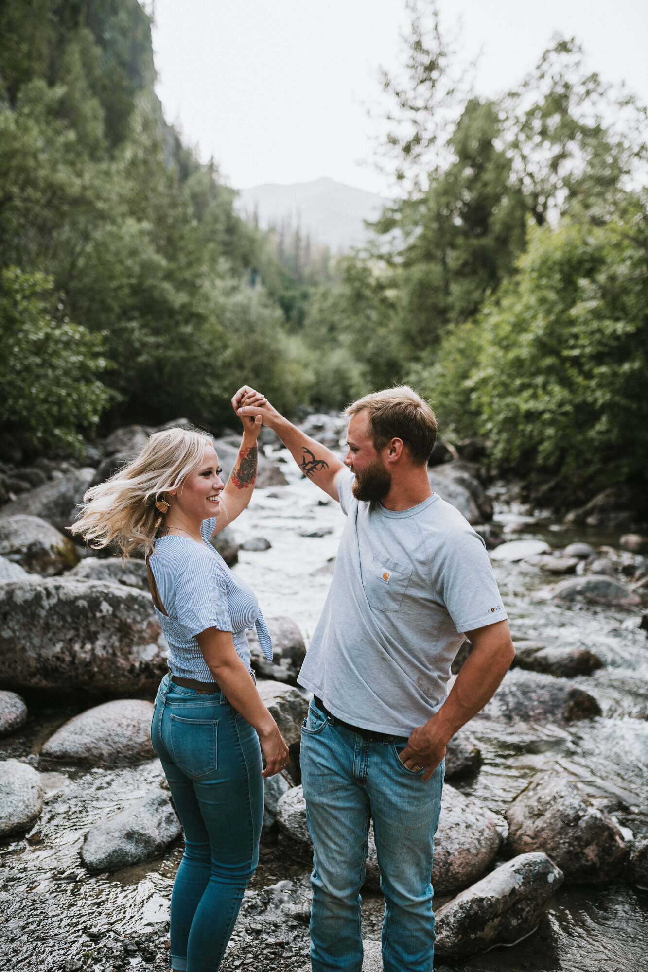 sumer-engagement-photos-in-alaska-donna-marie-photography2