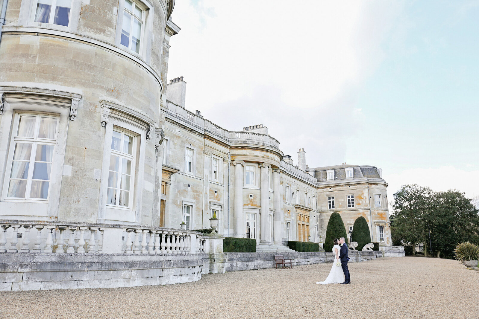 lutonhoo-wedding-venue-couple