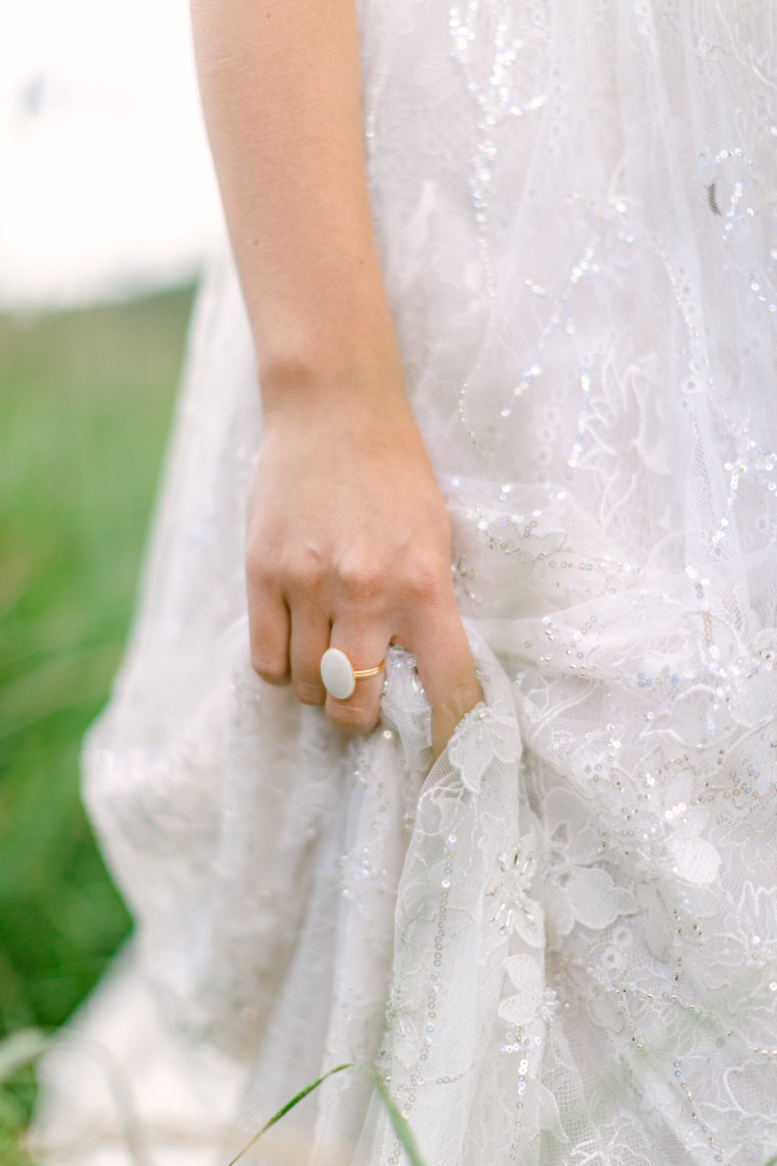 wedding_details_ring_alon_livne_dress