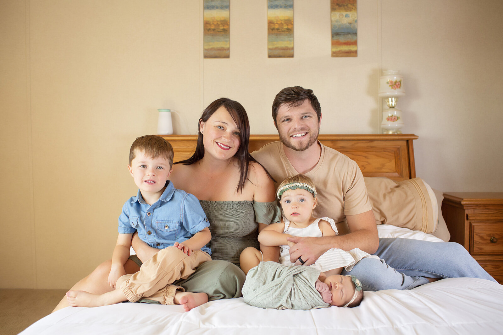 ABQ-family-newborn-session-lifestyle