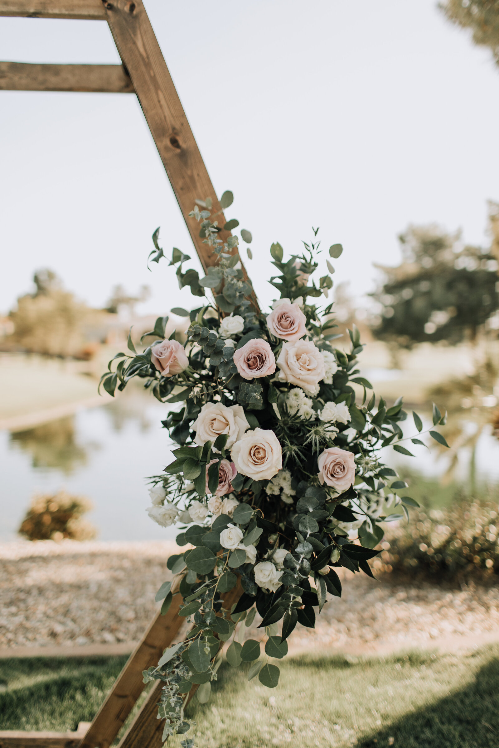 arch-floral-installation-arizona-wedding-flowers-phoenix-az