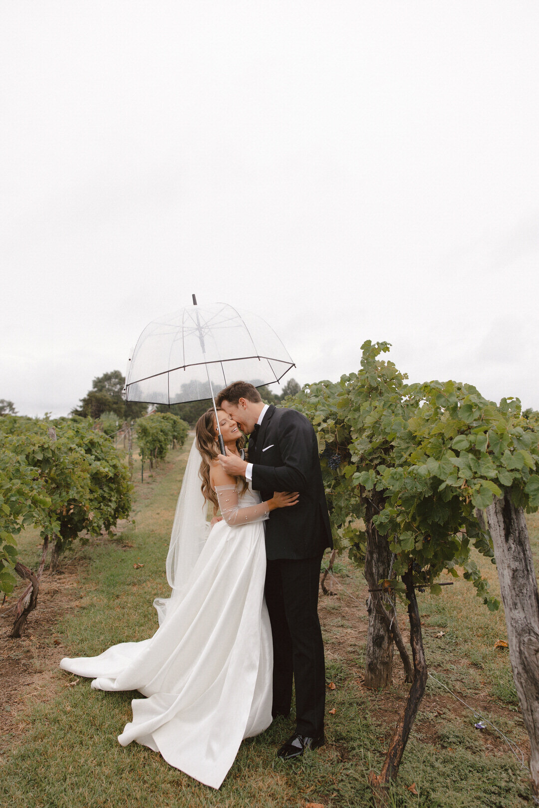 reuben-wedding-teasers-prairie-hill-vineyard-kayxbee-6