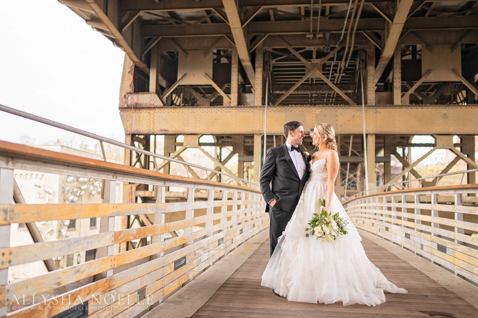 Wedding-at-The-Factory-on-Barclay-in-Milwaukee-0518
