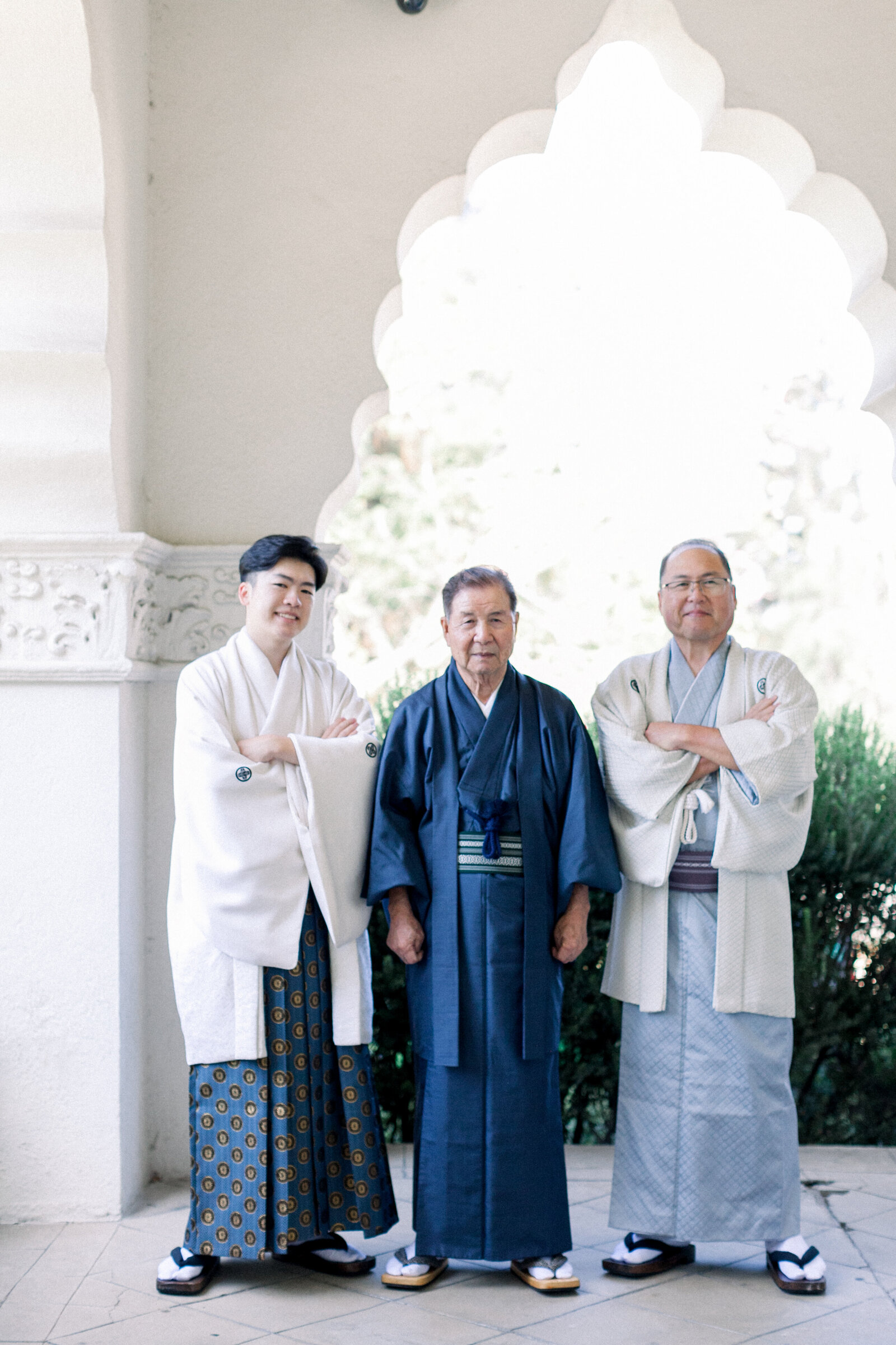Three generations of men wearing formal montsuki and hakama standing proudly at The Shoseian Whispering Pine Japanese Tea House in Brand Park during a Seijinshiki coming of age celebration, kimono rental Los Angeles
ロサンゼルスグレンデールのブランドパークで 成人式を祝う三世代の男性たちが紋付き袴で並ぶポートレート 着物レンタル