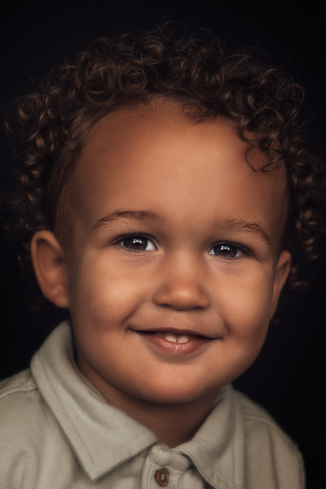 Spontane gezinsfotografie met natuurlijk licht door fotograaf in Spijkenisse