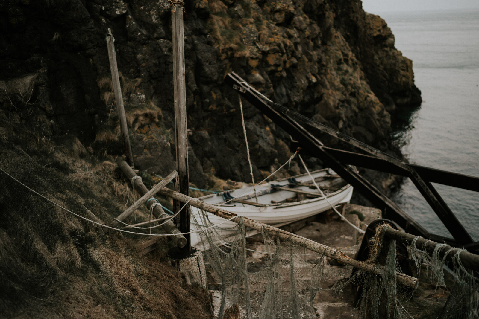 carrick-a-rede-rope-bridge-wedding-02454-202
