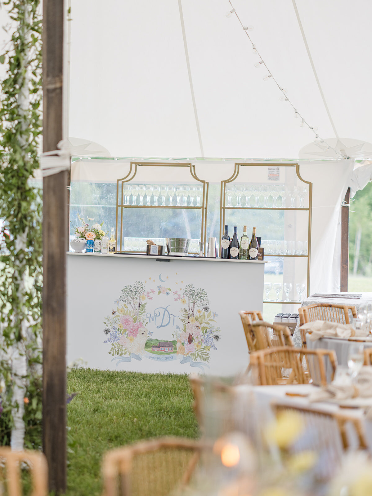 outdoor-wedding-bar