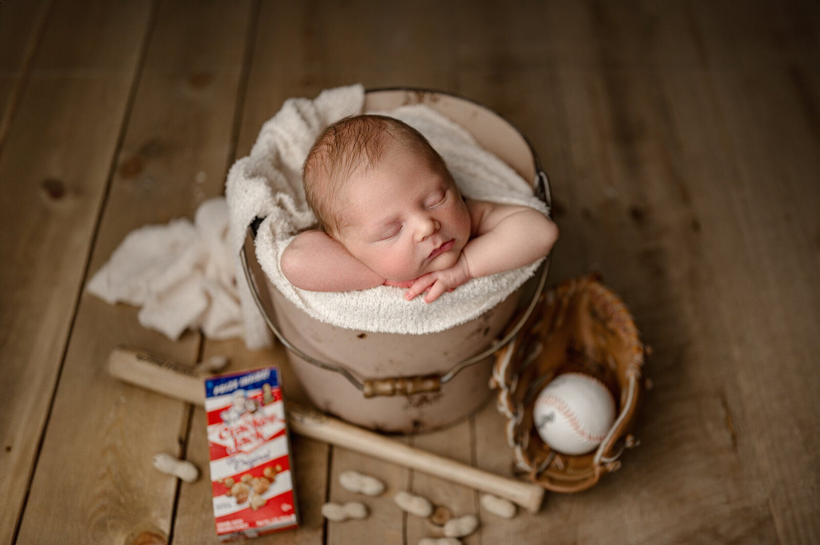 newborn_baby_baseball