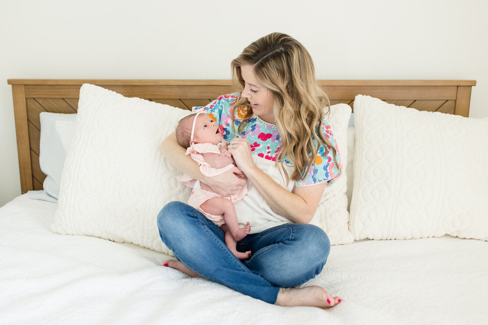 in-home_newborn_lifestyle_photography_session_Frankfort_KY_photographer_baby_girl-3