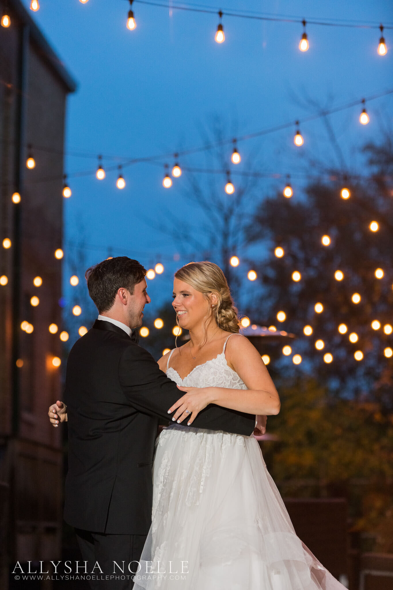 Wedding-at-The-Factory-on-Barclay-in-Milwaukee-0884