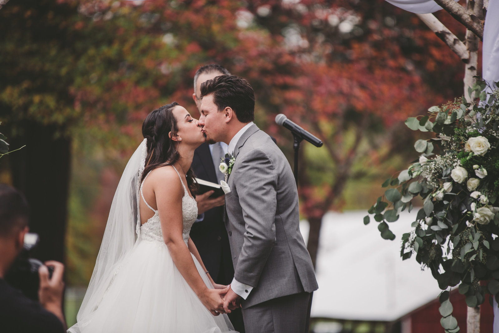 new york kiss your bride wedding photo