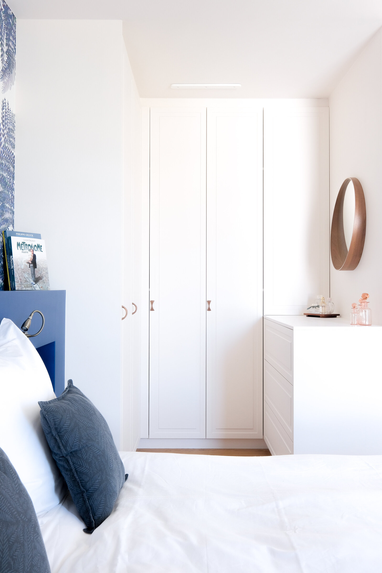 studio_saudade_frêne_chambre_dressing_blanc
