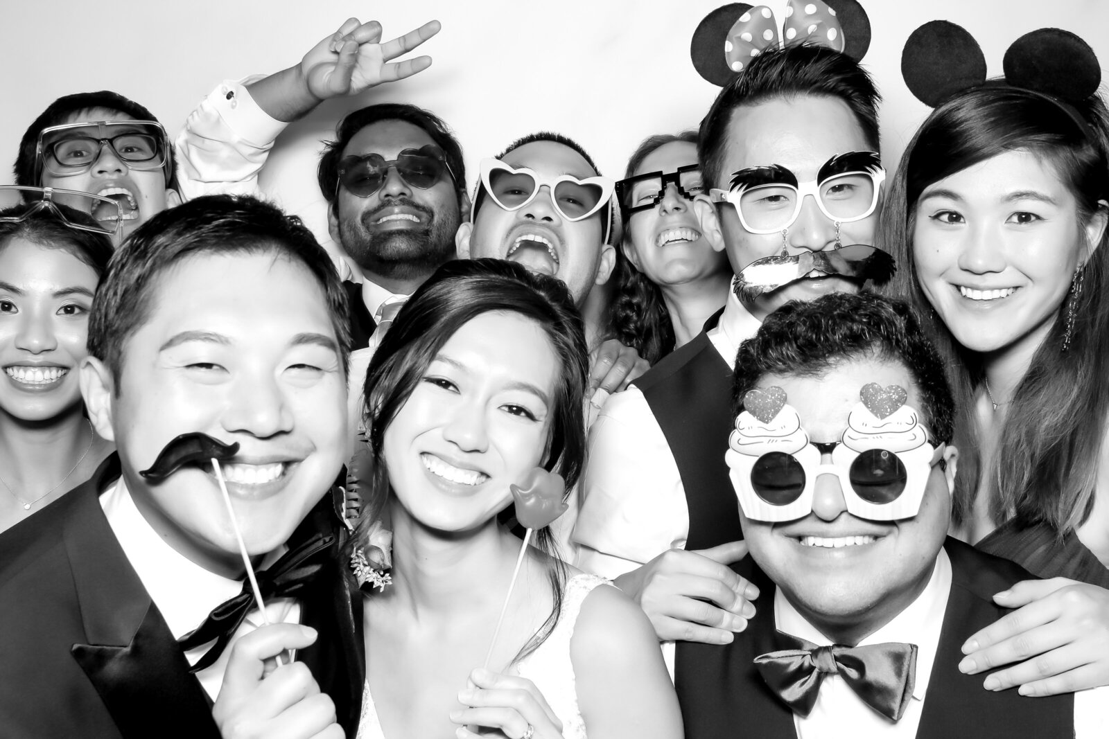 LOS GATOS DJ & PHOTO BOOTH - Ruo Yuan & Wisely's Photo Booth Photos (high-res; bw) (74 of 111)