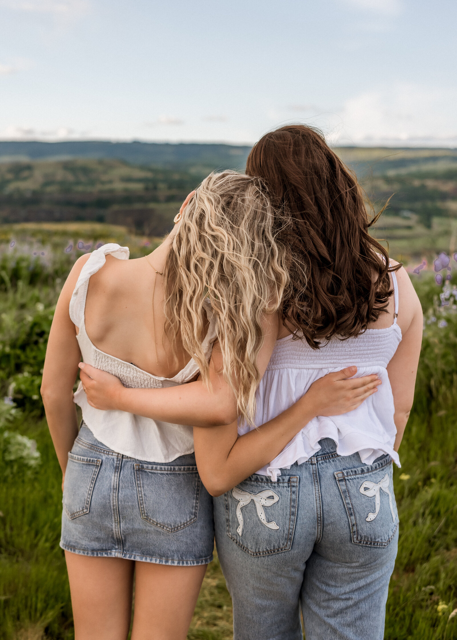 Best Friends looking at the view of the Columbia River Gorge at Tom McCall viewpoint