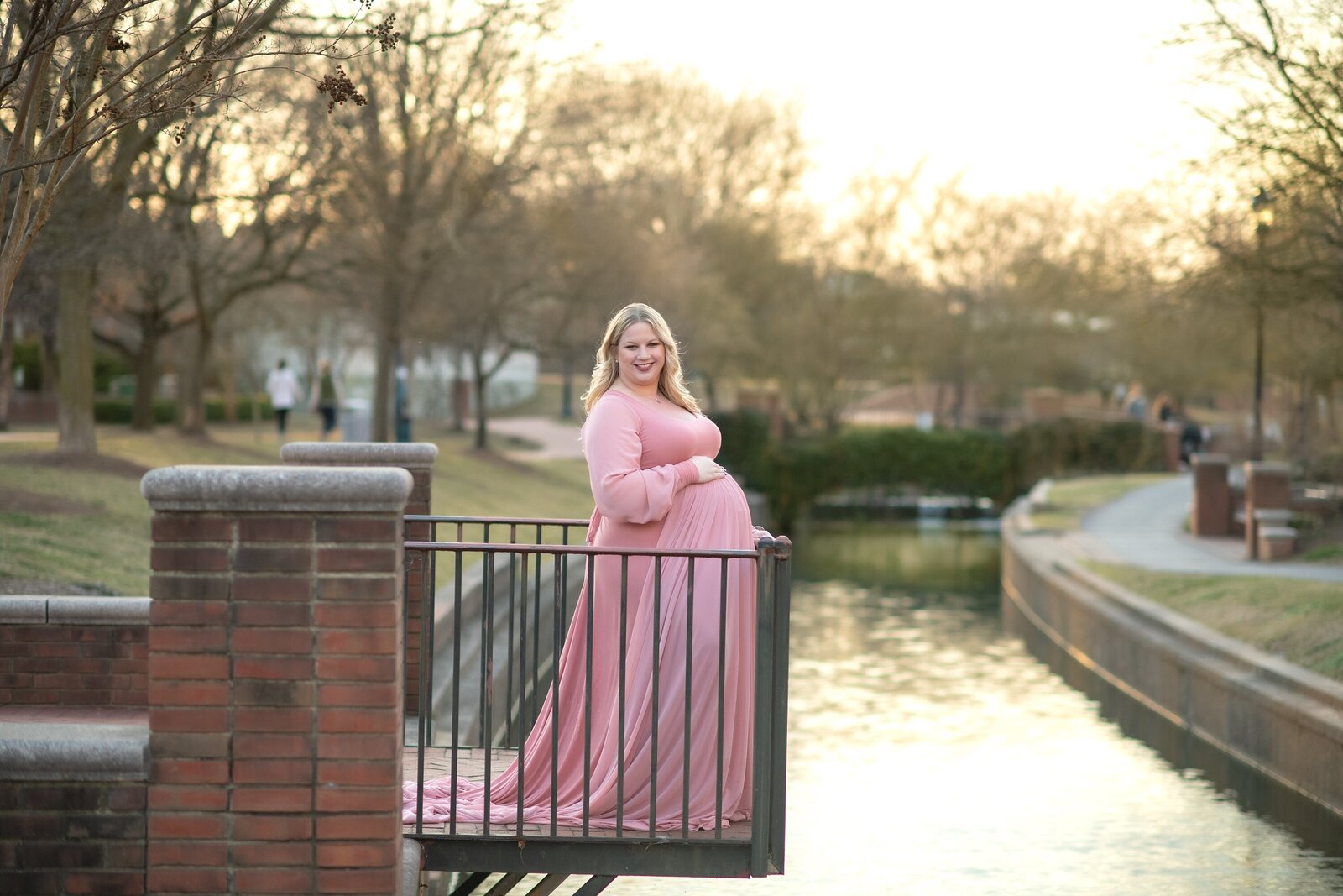 pregnant woman wearing pink dress