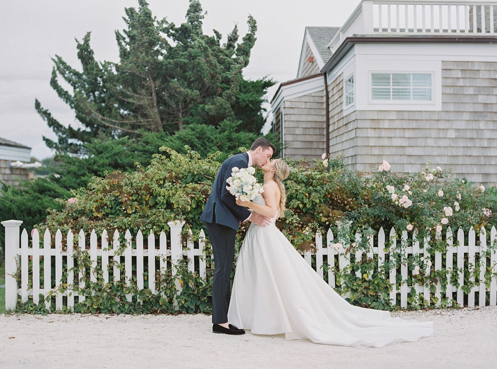 leila-james-events-newport-rhode-island-luxury-wedding-planner-castle-hill-inn-venue-emily-march-payne-wedding-photographer-VaughanWedding_0184 copy 2