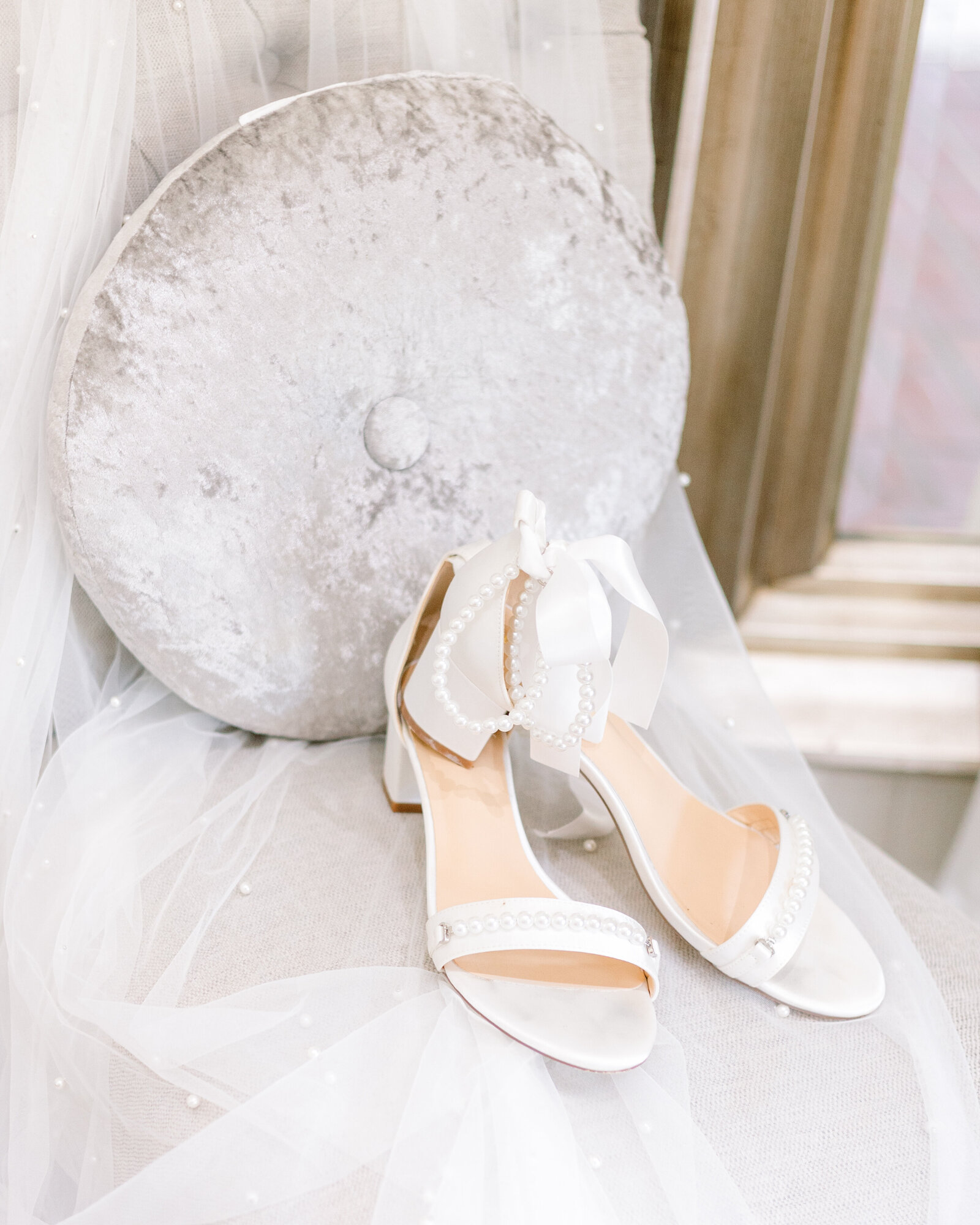 lauren-and-zac-wedding-bridal-shoes-abby-bell-photography-alabama