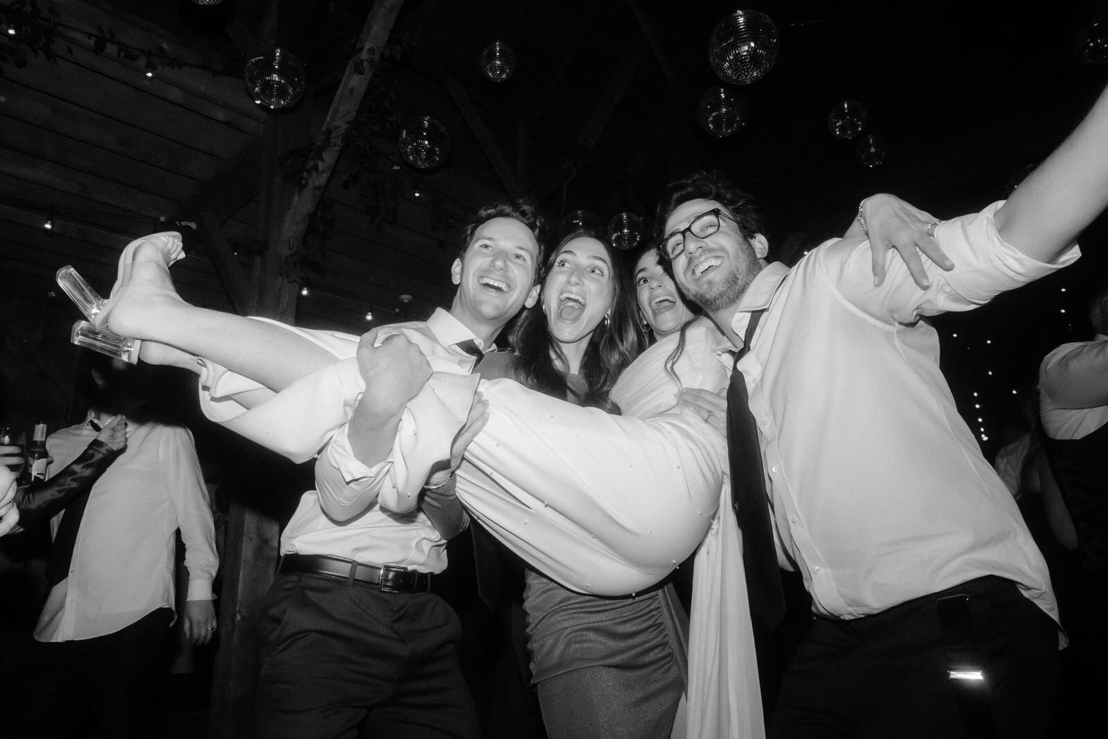 Erica & Andrew - Martha_s Vineyard Wedding- Larisa Stinga Photography -1286-221029
