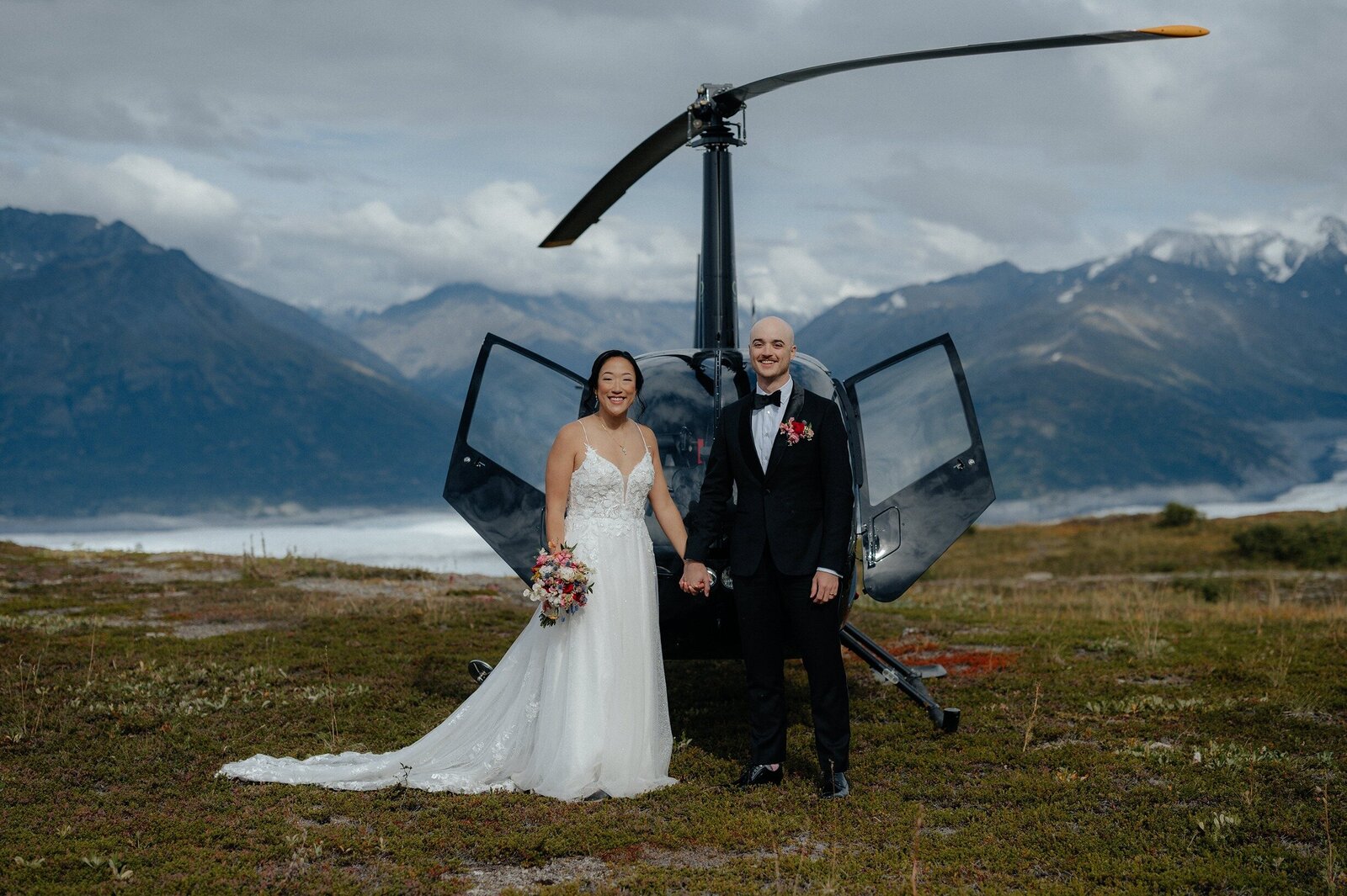 Christina+Matt_Knik-Glacier-Elopement_EmeliaKPhotography-59