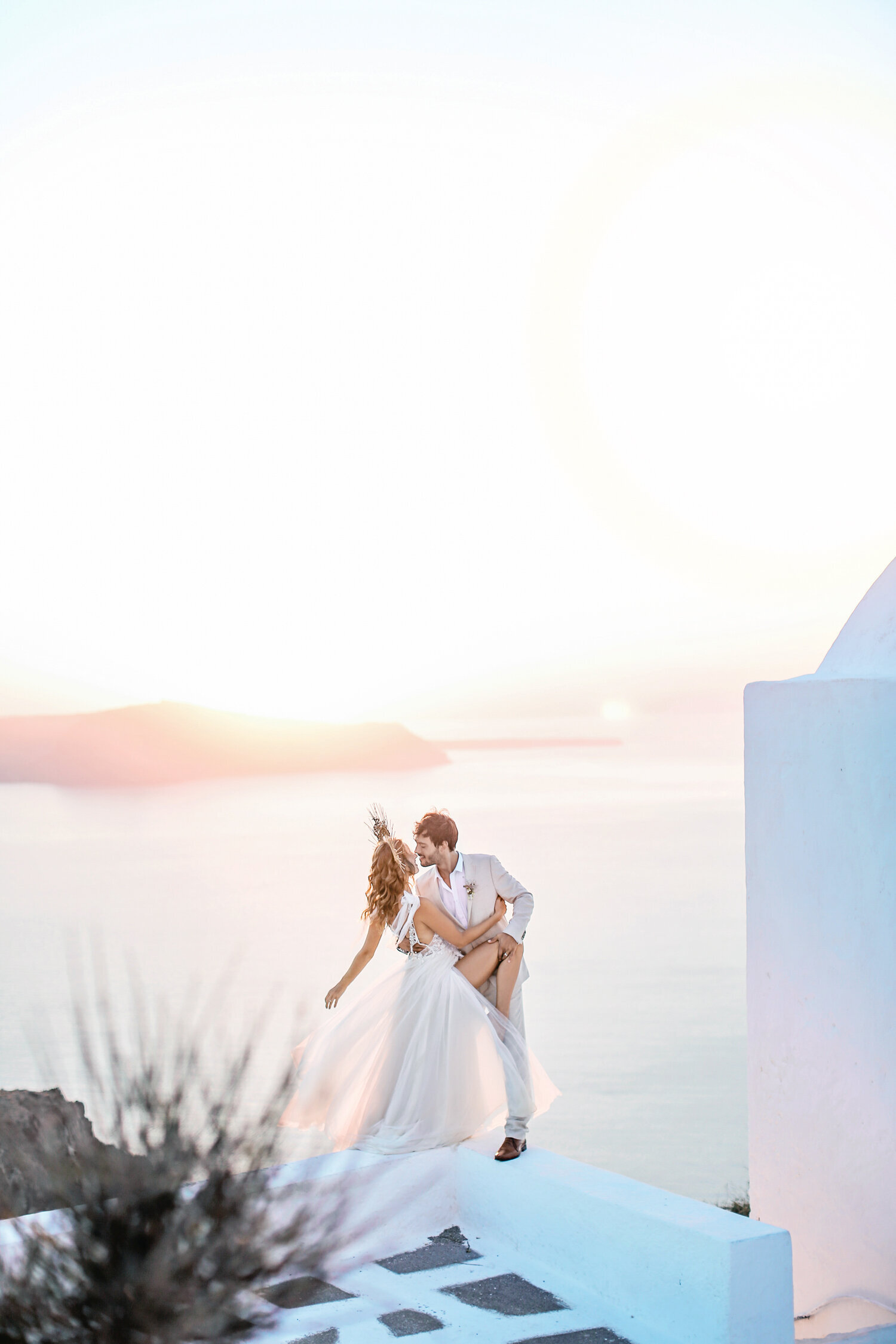 Santorini-wedding-couple-sunset