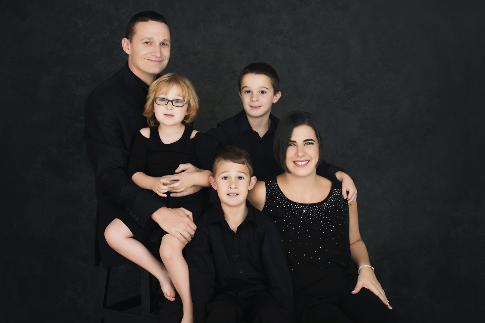 Family  portrait  , monPersonal branding photographer . Photographer in Mississauga, Oakville, Milton, Burlington, Toronto