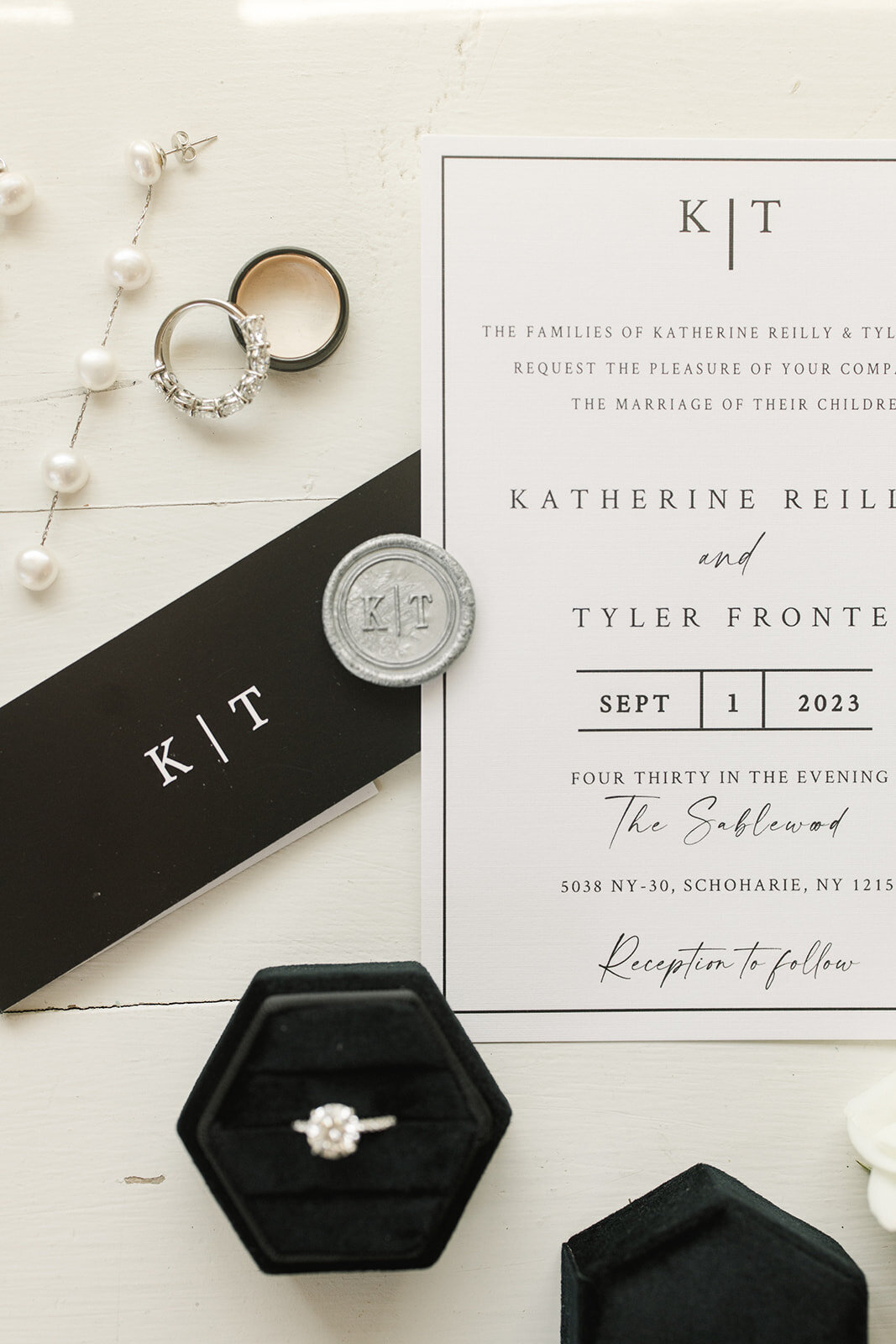 wedding-invitation-black-details