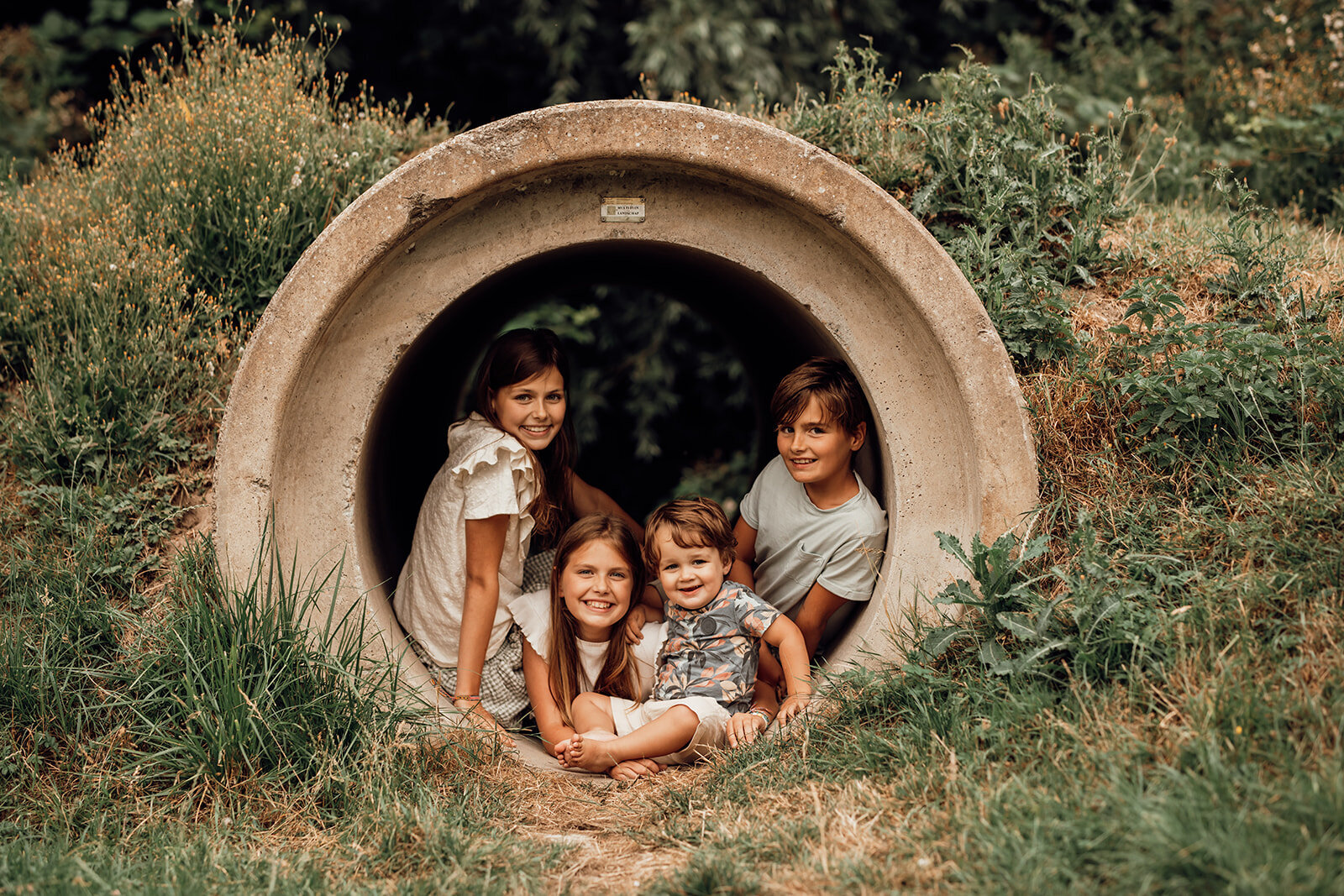 Fotoshoot buiten op locatie in Nissewaard met ontspannen sfeer